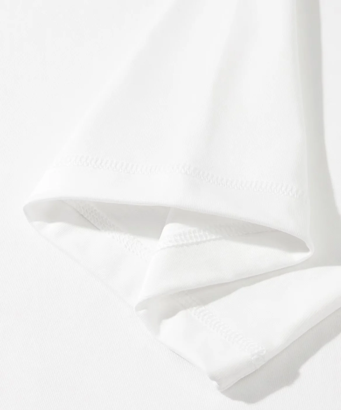 T-shirt nera festiva con Menor - Black Tin Candle recensione e prezzo